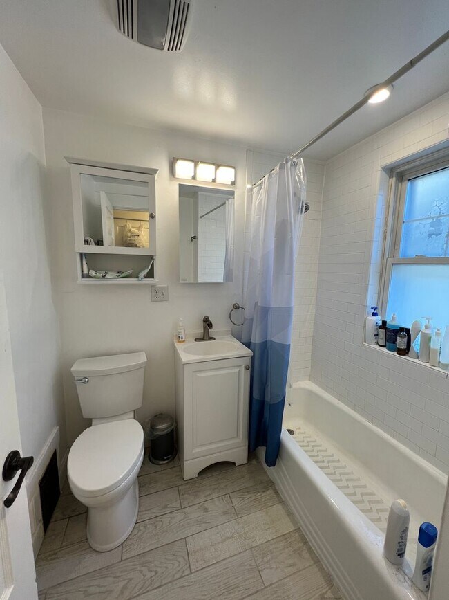 Building Photo - 332 Beacon St