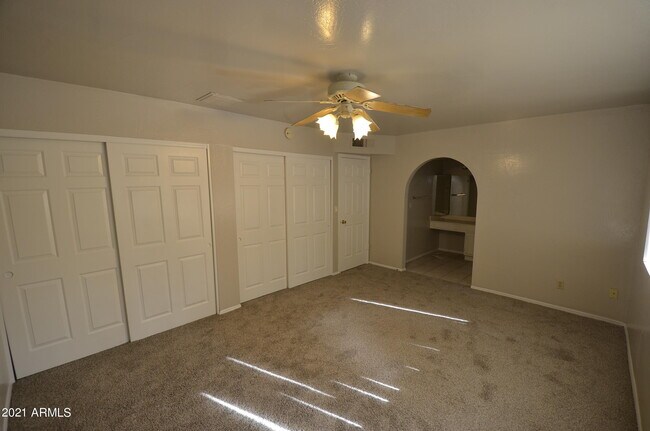 Building Photo - 2107 W El Alba Way