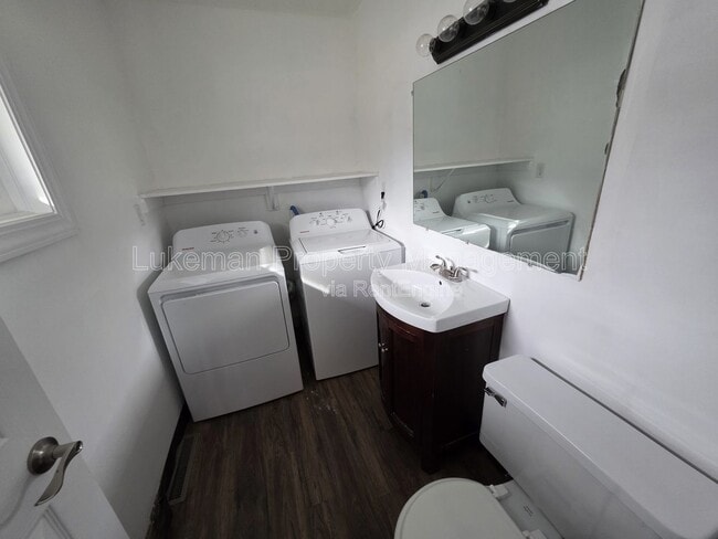 Building Photo - 140 Parkridge Dr