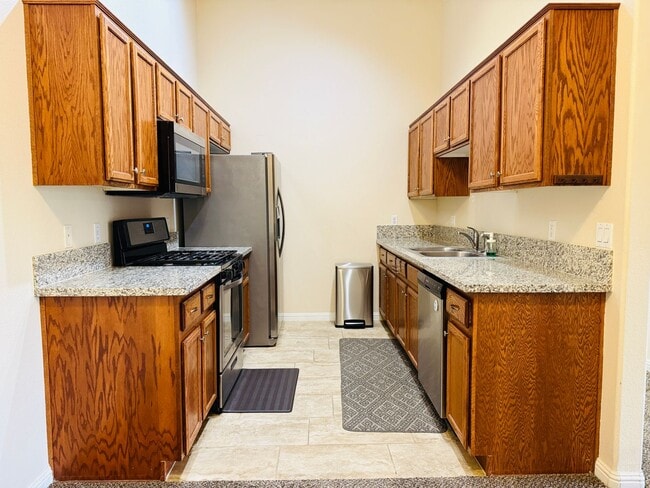 Building Photo - 3 bdrm, 2 bath Mission Hills Condo-Availab...