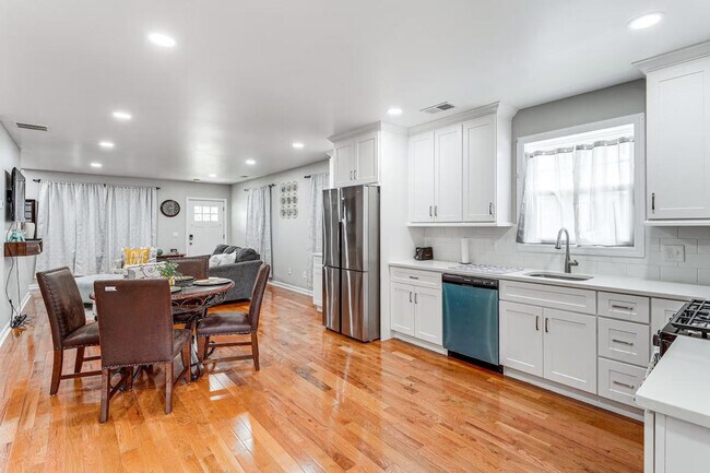 Building Photo - 51 Indian Ave