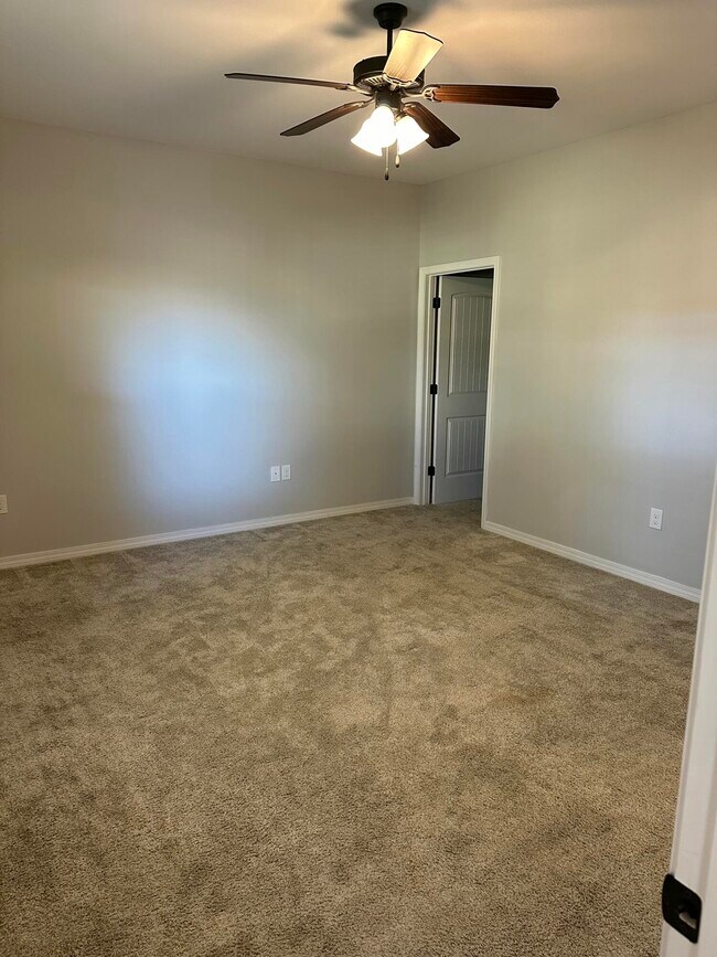 Building Photo - 202 Spencer Pl