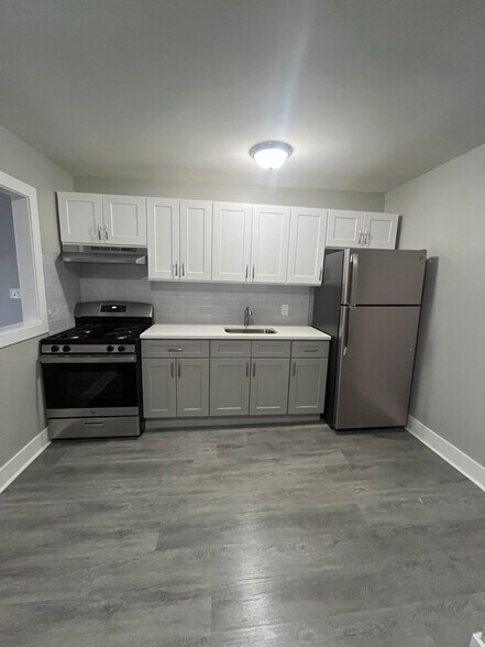 Building Photo - 394 Park Ave