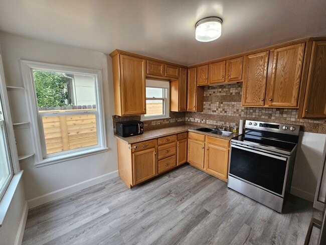 Building Photo - Newly Remodeled Home on the South Hill