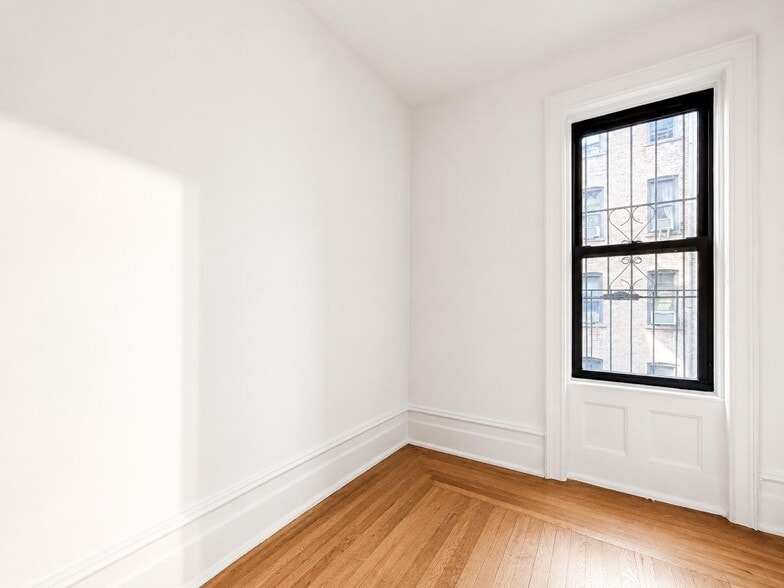 Building Photo - 3139 Broadway