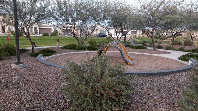 Building Photo - 4854 E Shady Glen Ave