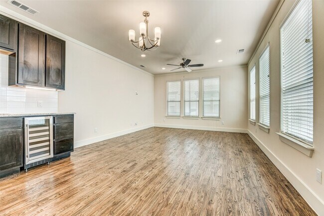 Building Photo - 4316 Hartford St