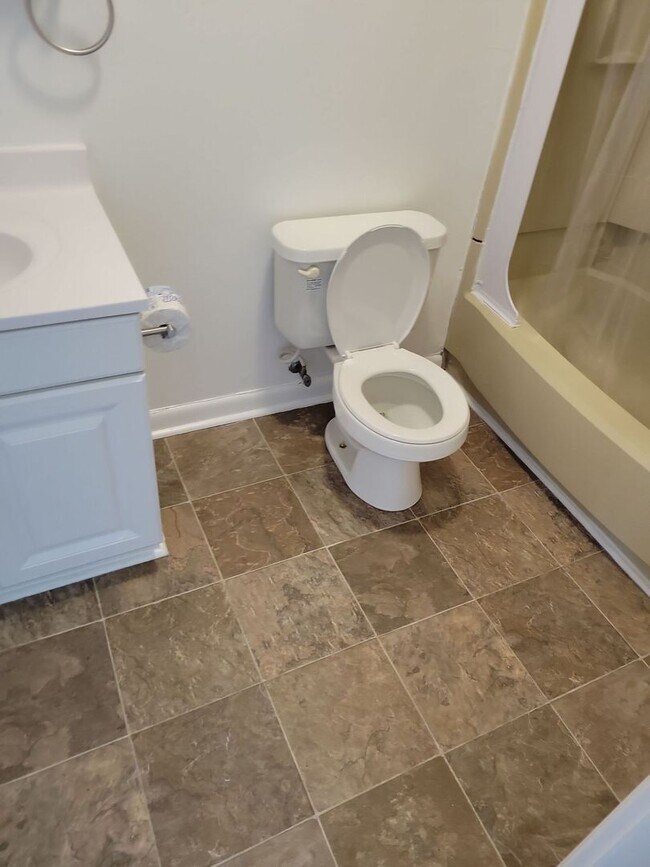 Building Photo - 11th Bay Colonies