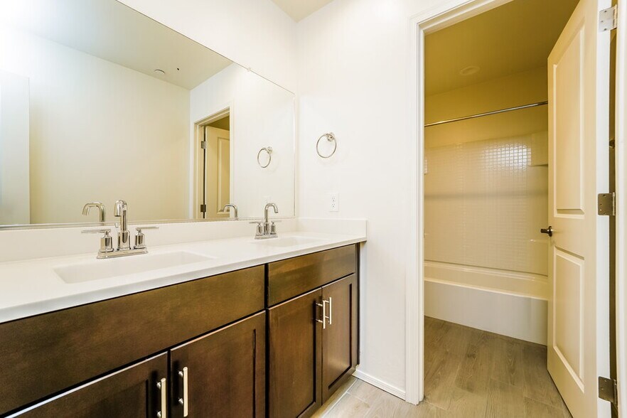 Building Photo - 10696 W Embrey Dr