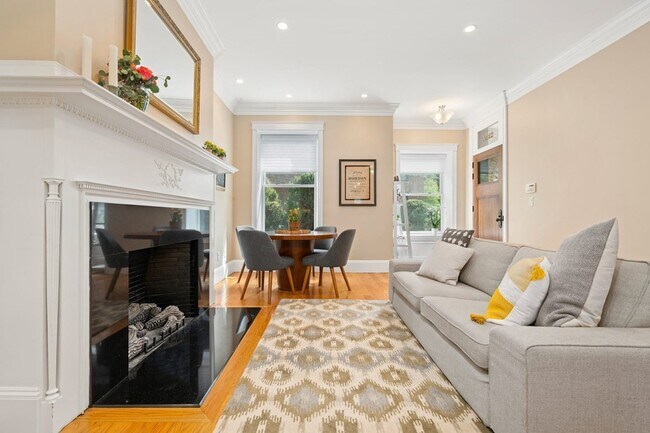 Building Photo - 322 Tappan St