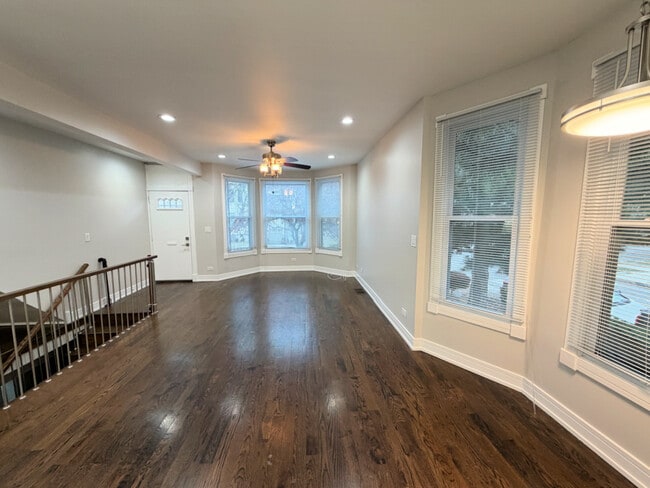 Building Photo - 2700 N Ridgeway Ave