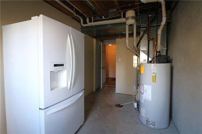 Building Photo - 2014 Trillium Ct