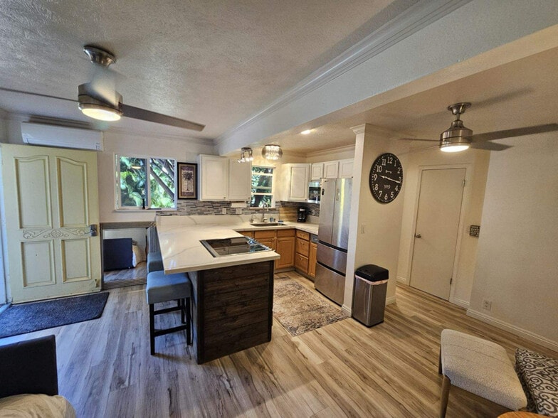 Building Photo - 293 Alaume St