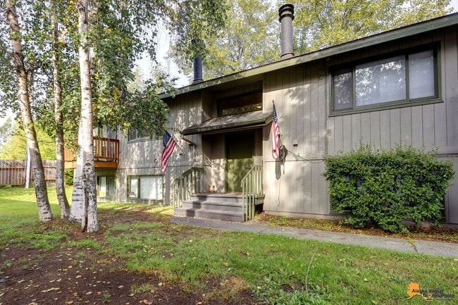 Building Photo - 3806 Iowa Dr