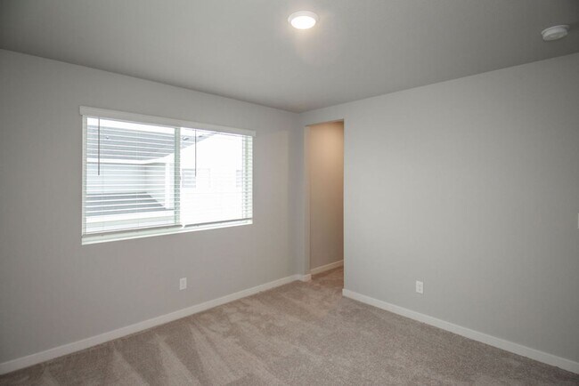 Building Photo - 720 Oregon Trail