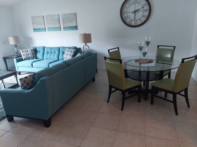 Building Photo - 1628 Tudor Ln