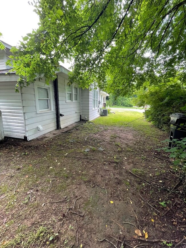 Building Photo - Nice 2/1 House in Old East Rome- $1,295