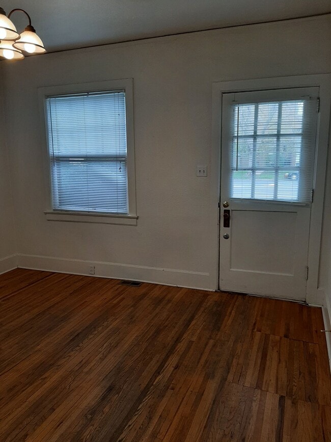 Building Photo - 715 16th St