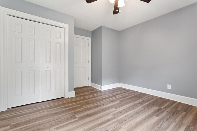 Building Photo - 1301 Roundtree Dr