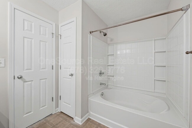 Building Photo - 2733 Vining Ridge Terrace