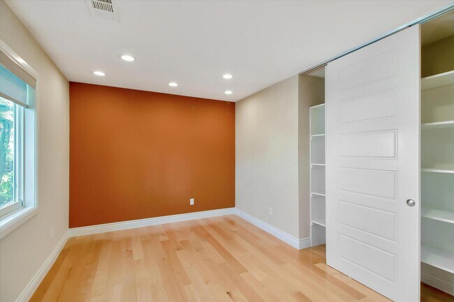 Building Photo - 7150 Bollinger Rd