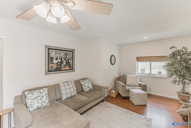 Building Photo - 1907 Waxleaf Green SE