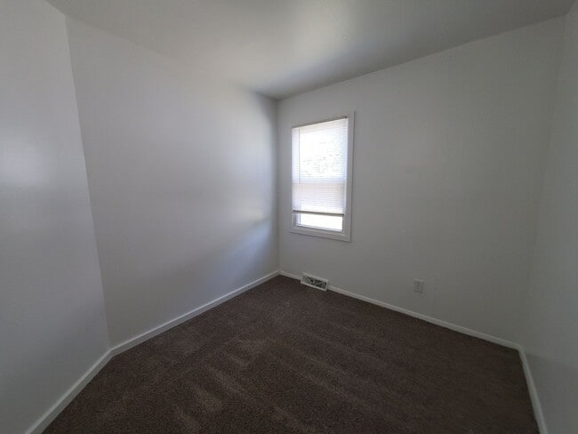 Building Photo - SL GRA1105