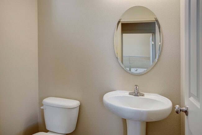 Building Photo - Brookstone at Edgewater Townhomes