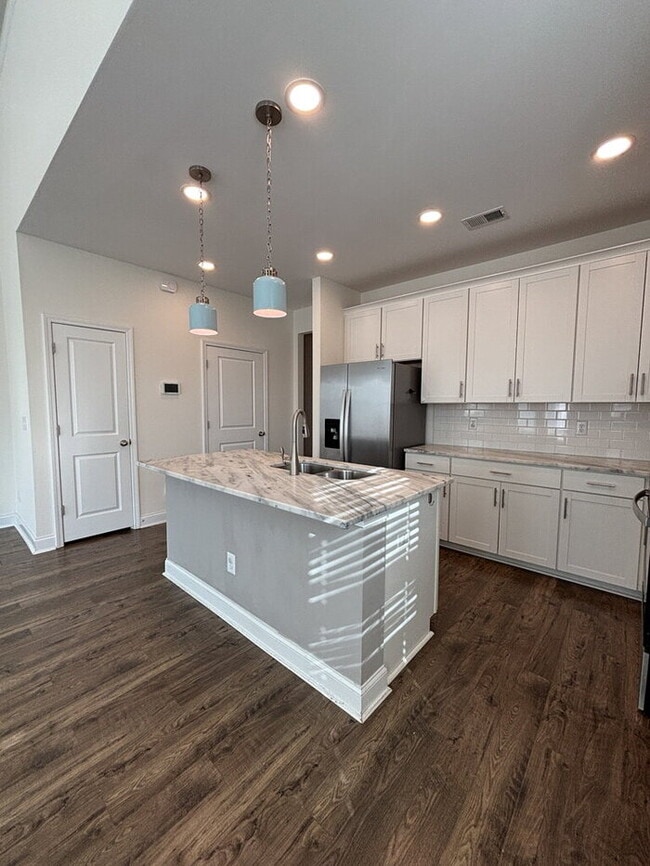 Building Photo - 608 Ravensridge Ln