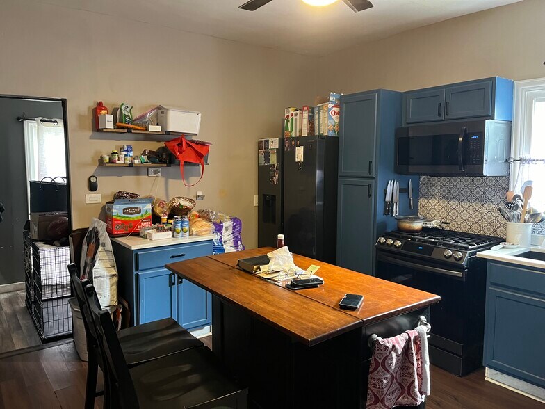 kitchen 1 - 3631 N Kimball Ave