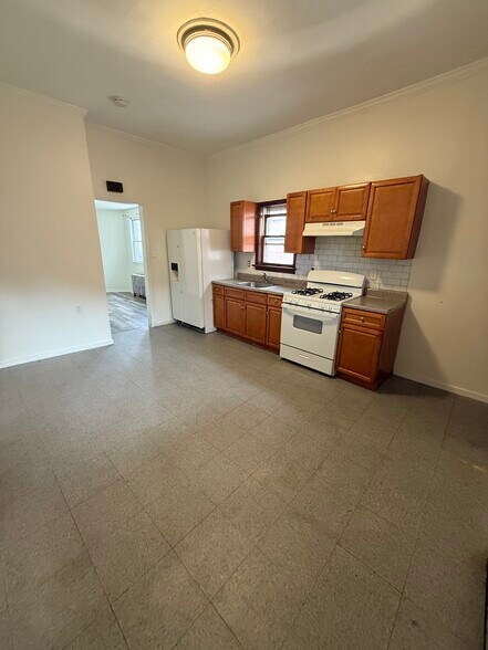 Kitchen - 140 E Jersey St