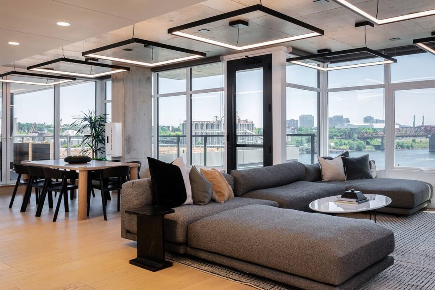 Building Photo - 1550 NW Naito Pkwy