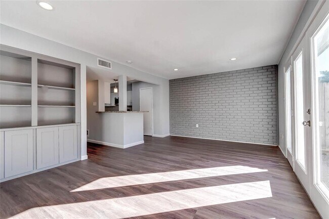 Building Photo - 13168 Trail Hollow Dr