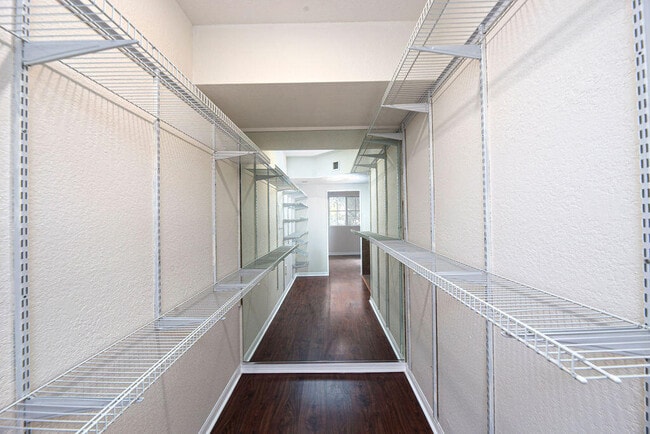 Building Photo - 2400 Centergate Dr