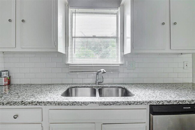 Building Photo - 4969 E Ridge Creek Dr