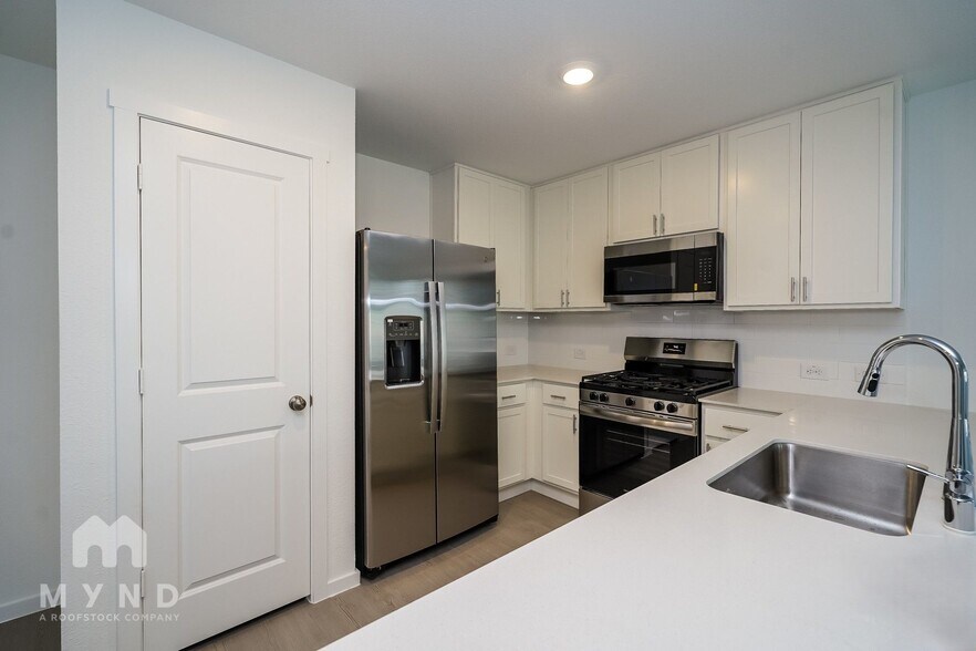Building Photo - 10132 Dalgreen Cir