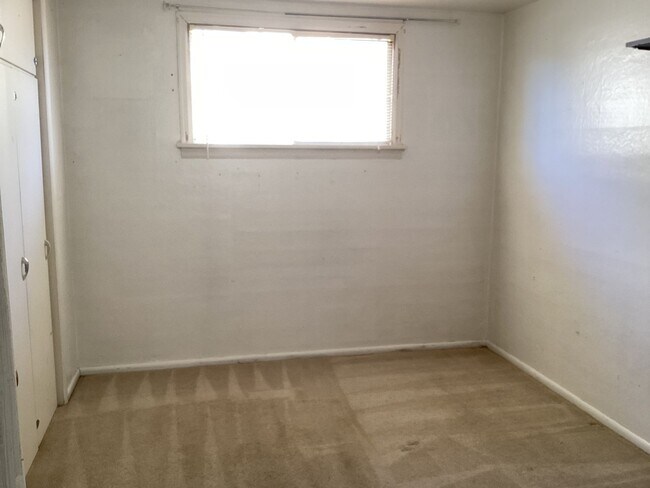 Building Photo - Charming 2BR Home with Spacious Yard, Detached Garage & Garden Oasis