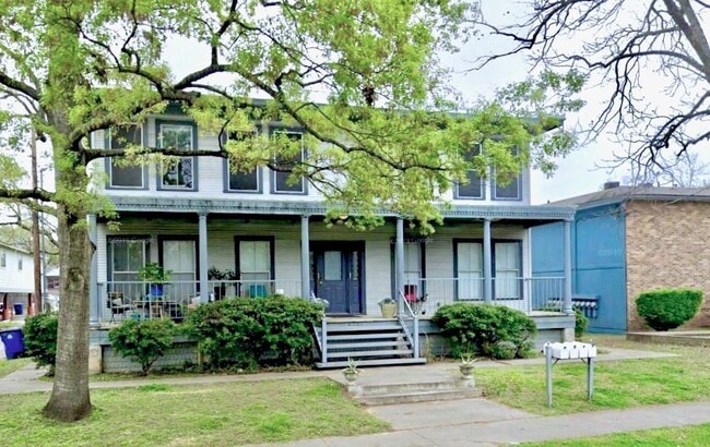 Primary Photo - 402 W 44th St