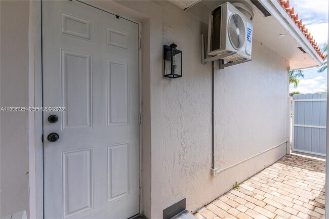 Building Photo - 9901 SW 35th Terrace