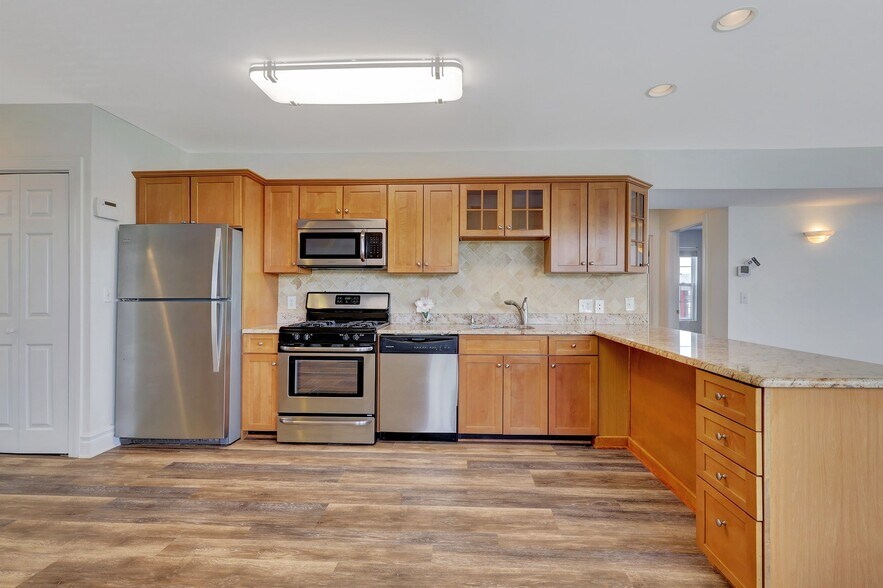 Building Photo - 170 Undercliff Ave