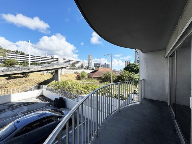 Building Photo - Honolulu Studio with Central A/C and Assigned Parking