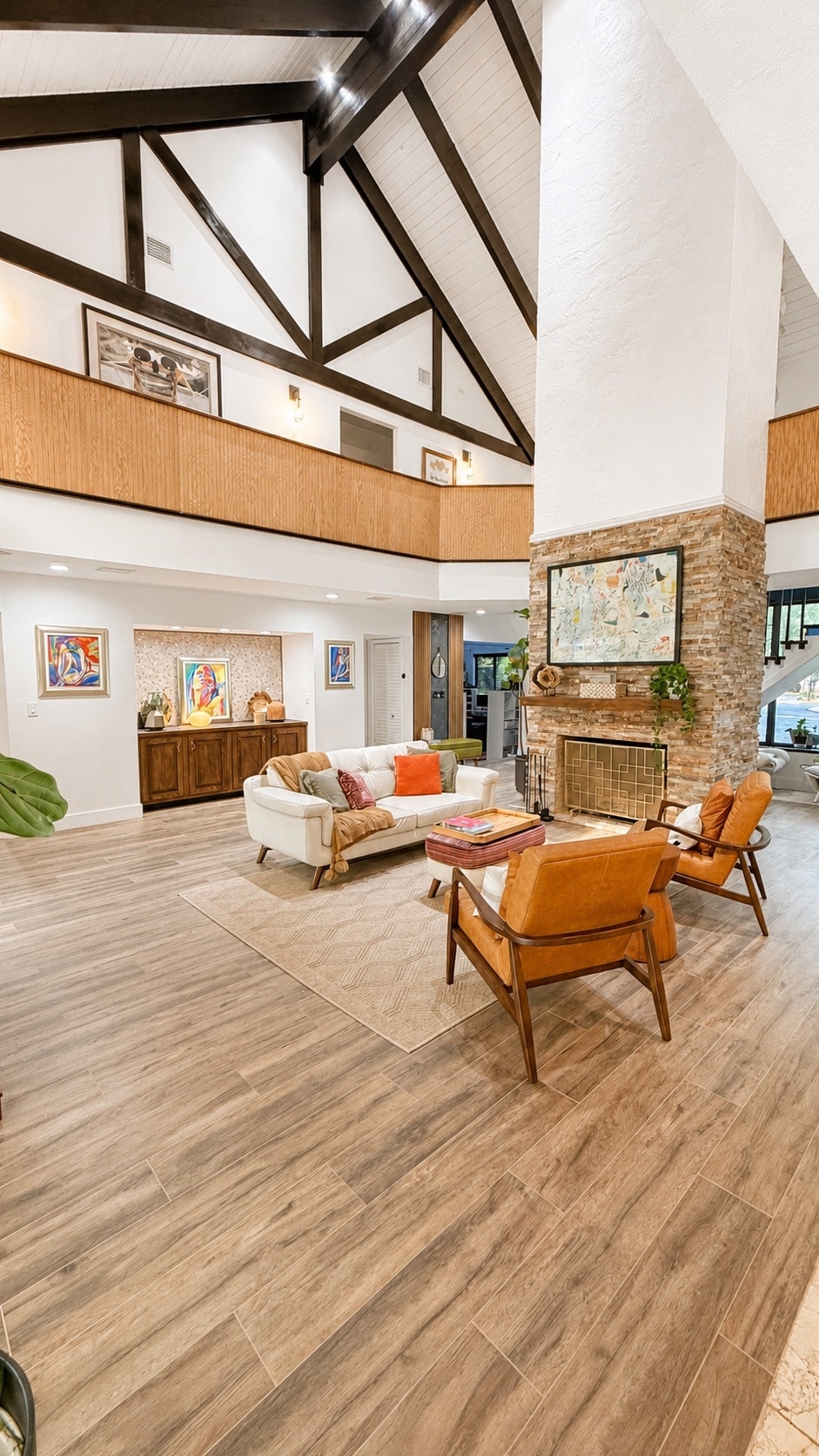 30' cling in main living area - 10244 Vestal Ct