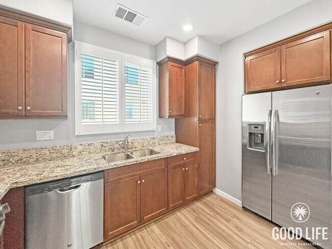 Building Photo - Spacious 2BD/3BA Condo in Chula Vista with Walk-In Closet, Community Pool & 2-Car Garage