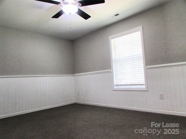 Building Photo - 106 Yorkshire Dr