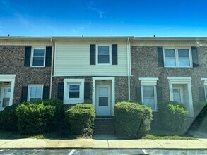 Building Photo - 422 Kirkcaldy Ct
