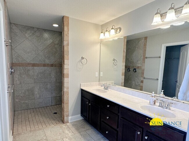 Building Photo - Beautiful 4-Bedroom Brick Home in Misty Meadows, Navarre!