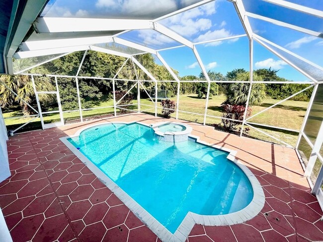 Building Photo - 16146 72nd Dr N