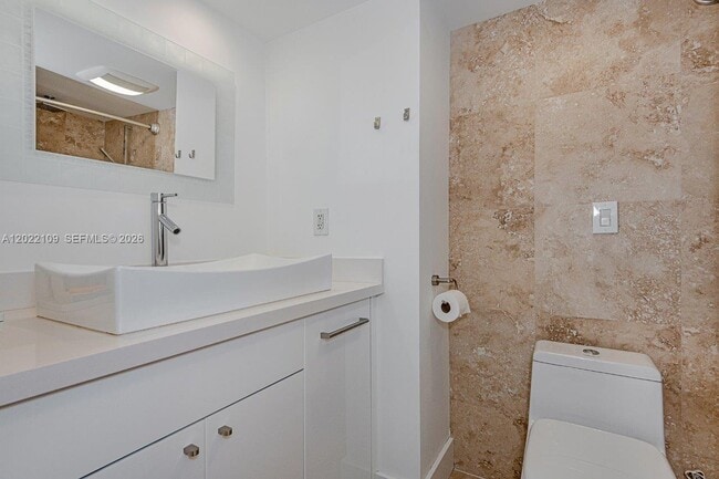 Building Photo - 2301 Collins Ave