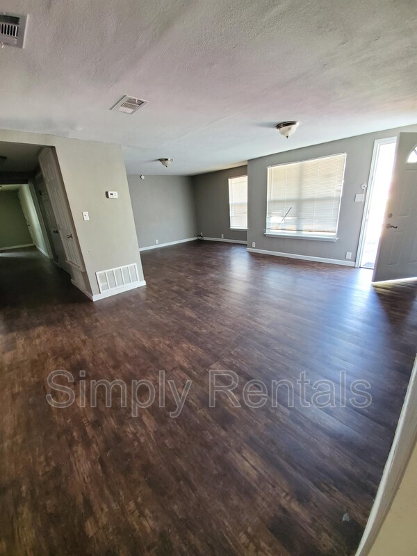 Building Photo - 2107 Pollard St