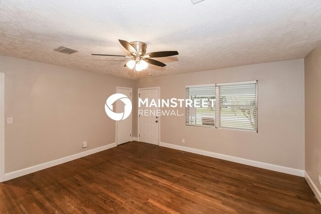 Building Photo - 3 Bedroom Pet-Friendly Home in JACKSONVILL...